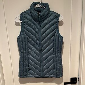32 Degrees Women's Chevron Quilted Vest - Teal